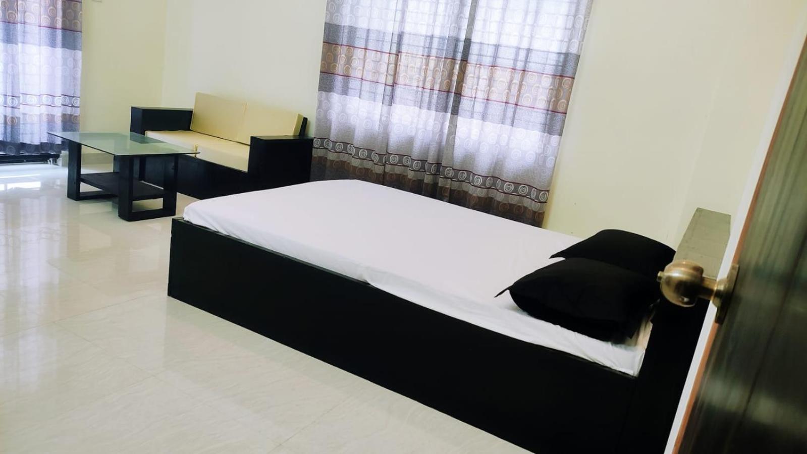 Rose Garden Guest House Khulna Екстериор снимка